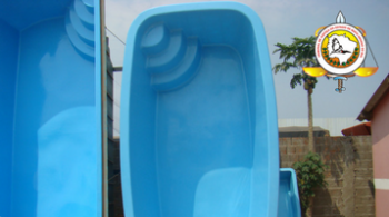 01 PISCINA DE FIBRA DE VIDRO DE 5,00 METROS DE COMPRIMENTO X 2,80 METROS DE LARGURA X 1,30 METROS DE PROFUNDIDADE